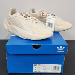 NIB Adidas Ozelia J Girls Size 4 Cream/Beige Sneakers